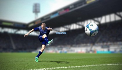 中超联赛激战正酣，争冠保级悬念迭起，本土新星闪耀赛场