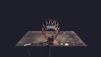 亲和力新标杆，阿莫林赛后与球迷合影展现体育人文温度