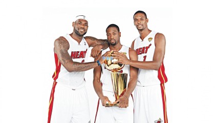 米兰德比上演巅峰对决！恰尔汗奥卢射手榜独领风骚，莱奥尖刀欲破国米钢铁防线