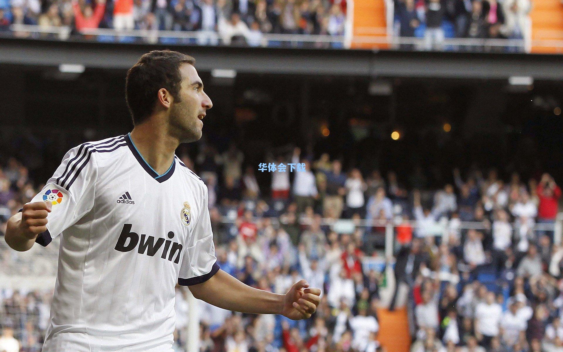 姆巴佩帽子戏法助巴黎圣日耳曼大胜里昂,法甲争冠悬念再起