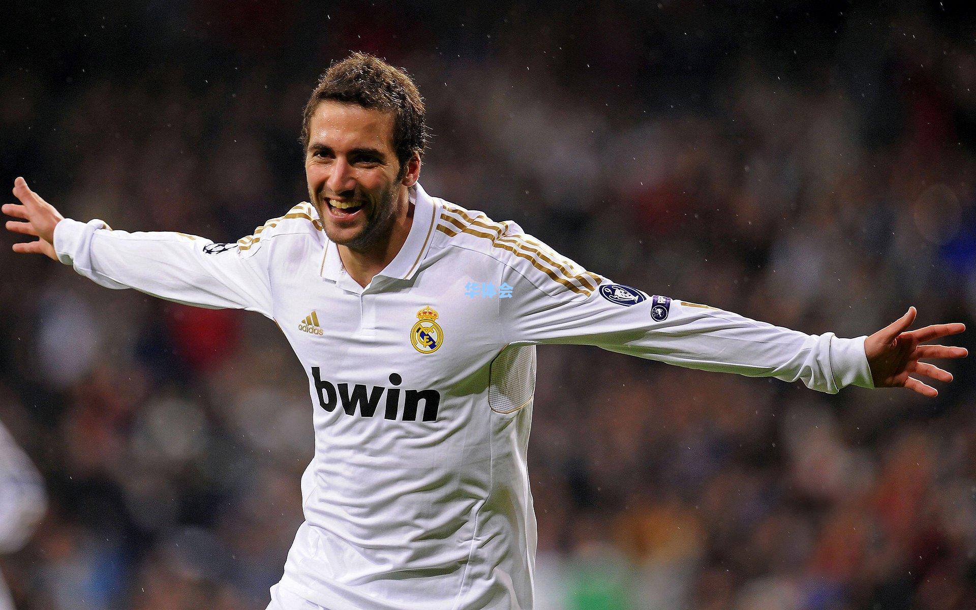 内维尔点评英超格局，利物浦复兴重现曼联王朝影子，曼城引援质量下滑引担忧