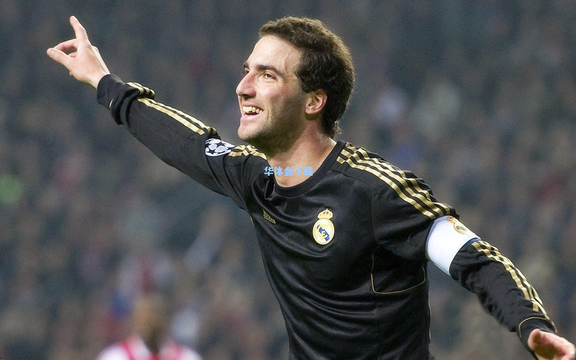 洛夫伦盛赞马奎尔上演重生记,惺惺相惜,致敬逆境中崛起的钢铁后卫